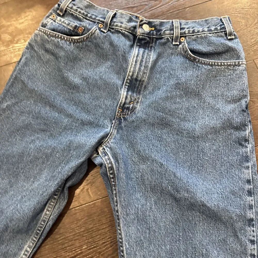 Levis leg going